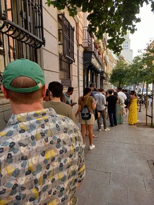 The queue at the door a bit later than 11:30am on the same Saturday at Zenith Brunch & Cocktails in Madrid