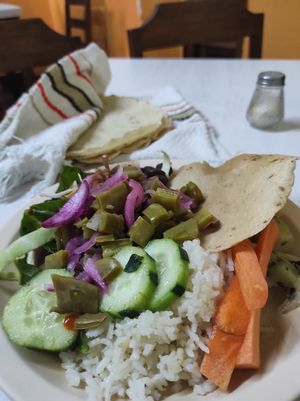 Plate with vegan food + tortillas at El Apetito Buffet in Oaxaca