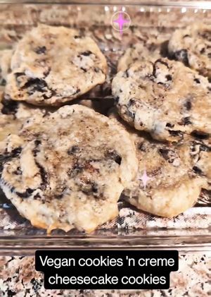 Vegan Cookies 'n creme cheesecake cookies at Nat's Vegan Bliss in La Puente