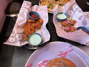 Flashy fried Calamari & Noise Nuggets at Vegan Junkhouse Club in Munich