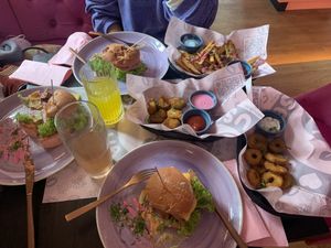 🍔🥔🐠  at Vegan Junkhouse Club in Munich