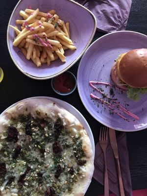 🍟🍕🍔  at Vegan Junkhouse Club in Munich