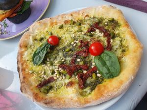 Pesto Pizza at Vegan Junkhouse Club in Munich