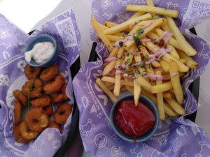 Beides zusammen eine sehr große Portion at Vegan Junkhouse Club in Munich