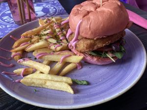 Crispy “chicken like” burguer  at Vegan Junkhouse Club in Munich