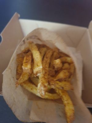 Fries with spices at Ameaça Vegetal in Lisbon