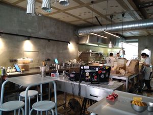 Place to eat (4 tables in total) at Ameaça Vegetal in Lisbon