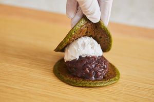 Dolala’s dorayaki is 100% vegan and gluten-free, made without any flour, eggs, honey, or milk.Carefully-selected ingredients include JSA certified green tea, at Dolala in Yokohama