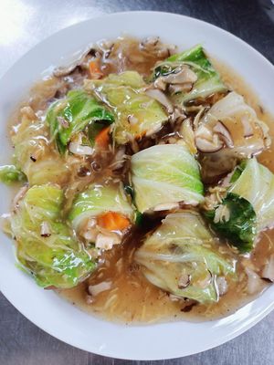 Vegetable roll with carrot, shitaki, soy protein and tofu in ginger/ shitaki gravy at Tukta in Koh Tao