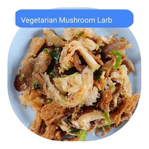 Mushroom Laab salad at Tukta in Koh Tao