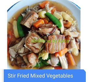 Stirfried mixed vegetables with seitan at Tukta in Koh Tao