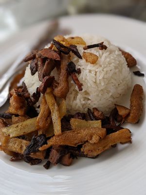 Fried vegan pork with shiitake mushrooms at Tukta in Koh Tao