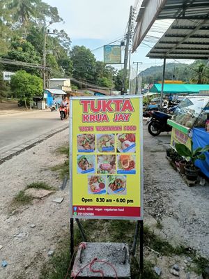 ร้านอยู่ข้าม สนามมินิกอล์ฟ at Tukta in Koh Tao