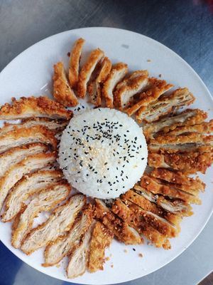 ข้าวหมูทอด โปรตีนถั่วเหลือง at Tukta in Koh Tao