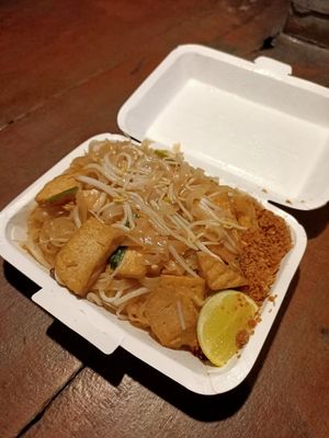 Pad thai at Tukta in Koh Tao