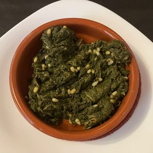 Salteado de espinacas con piñones  at Cocina Típica La Extremeña in Merida
