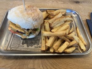 Vegan Burger mit Pommes   at Kais in Bremerhaven