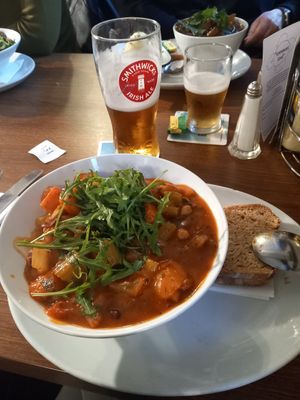 Stufato di patate carote cipolle e fagioli! at Quays in Dublin