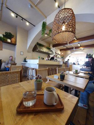 Interior view (including pleasing coffee mug) at Gecko Coffeehouse in East London