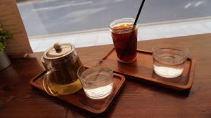 Tea and cold-brew (with extra water) at Gecko Coffeehouse in East London