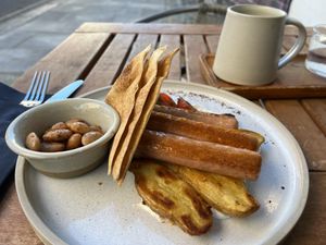 Full breakfast and coffee  at Gecko Coffeehouse in East London