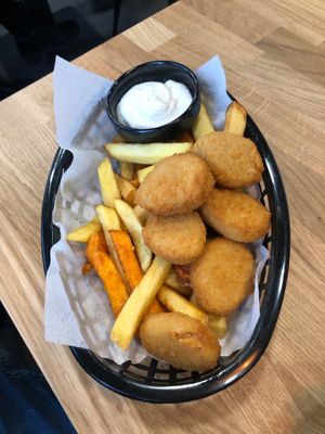 Chick’n nuggets, fries and mayo at Forky's - Ostrava in Ostrava