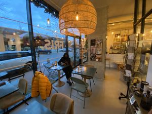 Zitruimte binnen. Klein terras buiten  at Fris in Dronten