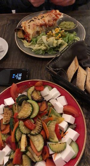 Salat mit Grillgemüse und veganen Feta.  Veganer Burrito   at Lieblingsplatz in Amberg