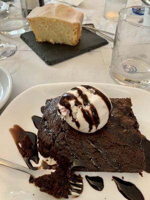 Tarta de limón y Brownie  at Pasiones Bar  in Gijon
