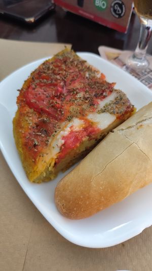 Ración de tortilla Napolitana at Pasiones Bar  in Gijon