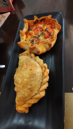 Empanadas de carne vegetal (delante) y caprese (atrás) at Pasiones Bar  in Gijon