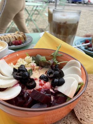 vegane Capri-Bowl, super köstlich!   at Cafe MUSTI in Erfurt
