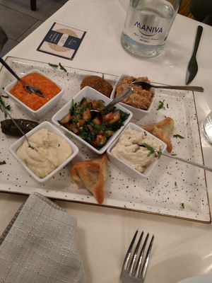 Antipasti misti vegani at Ristorante Libanese Falafel in Brescia