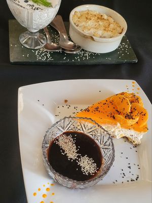 Desserts, Cheesecake & Appelcrumble at TANTRA in Salta