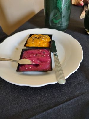 Free entree accompanied by bread at TANTRA in Salta