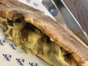 Sandwich du jour : fromage, oignons & tenders de seitan #Veganuary at Jimmy's Street Food in Paris