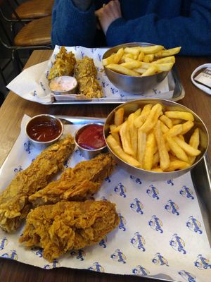 two "chicken" tenders and fries. at Jimmy's Street Food in Paris