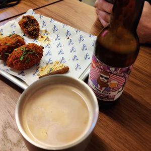 Soy latte, IPA & wings in the background at Jimmy's Street Food in Paris