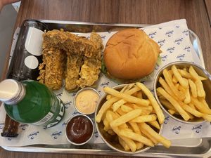 Menu with 🍔 🍟 and lemonaid and menu with tenders 🍟 and cola  at Jimmy's Street Food in Paris