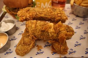  at Jimmy's Street Food in Paris