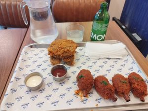 Tenders + wings at Jimmy's Street Food in Paris
