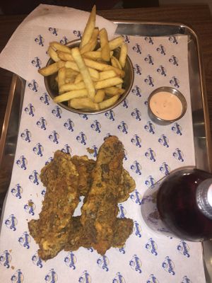 Tenders 🥖+ fries 🍟   at Jimmy's Street Food in Paris