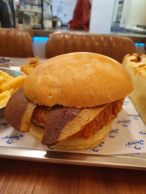 Cheezy Burger (bacon was brilliant) at Jimmy's Street Food in Paris