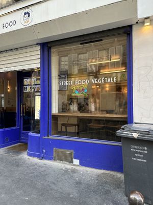 Outside  at Jimmy's Street Food in Paris