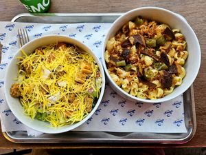 Loaded mac and cheese and Caesar salad at Jimmy's Street Food in Paris