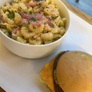 Mac & cheese and cheezy burger   at Jimmy's Street Food in Paris