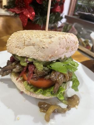 Vegan burger 9/10  at Allo Pizza in Moorea