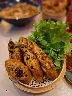Les nems : incontournables ! Généreux en champignons, à tomber 🤤 at Bep Chay in Toulouse