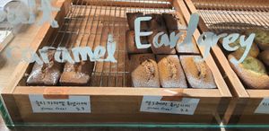 display of bakery items - excerpt 2 at Godny Cafe in Seoul