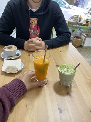 Juice and matcha latte   at 100 Culpa in Porto